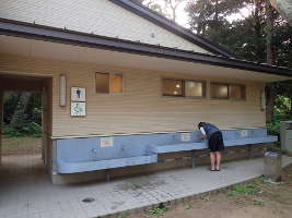 トイレ棟両側にある水道の蛇口の画像40